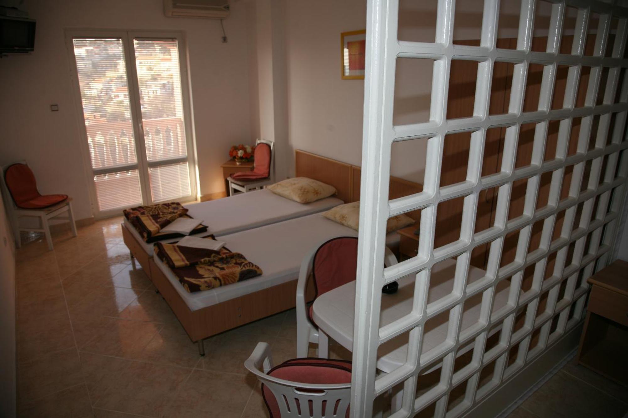 Omega Apartments Улцин Екстериор снимка